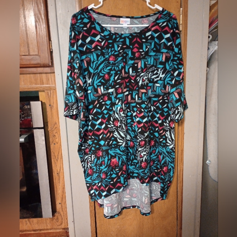 LuLaRoe shirt